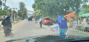 Video : Dampak Covid-19 Ibu-ibu Ini  Galang Bantuan di Jalanan