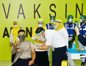Kapolda Gorontalo Bersama Pimpinan OPD Laksanakan Proses Vaksinasi