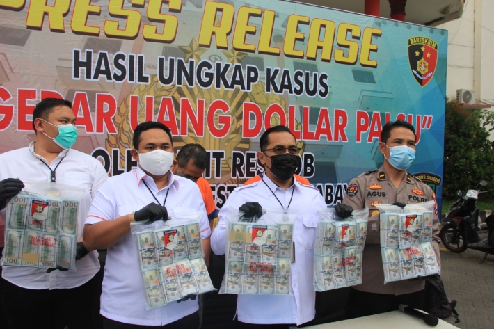 Sat Reskrim Polrestabes Surabaya Ungkap Pengedar dan Penggandaan Uang Dolar Palsu