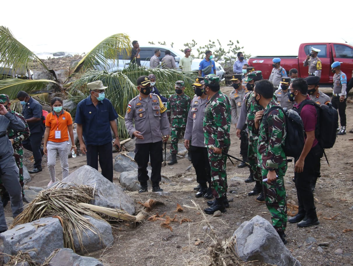 Tinjau Lokasi Bencana NTT, Panglima TNI dan Kapolri Akan Fokus Evakuasi Korban