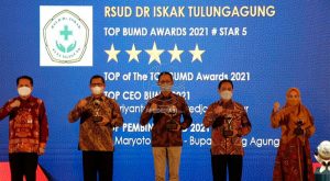 Direktur RSUD dr Iskak Raih “TOP CEO” BUMD 2021 Tingkat Nasional