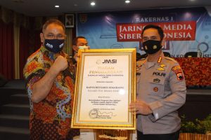 Kapolrestabes Semarang Mendapat Penghargaan Dari JMSI 
