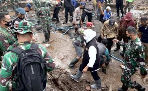 Banjir Bandang Di Batu, Gubernur Jatim Turun Ke Lapangan