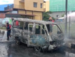 Angkutan Kota Ambon Terbakar, Dua Penumpang Menyelamatkan Diri