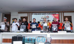 Polrestabes Surabaya Ungkap Sindikat Penipuan Online Jaringan Internasional 10 WNA Diamankan