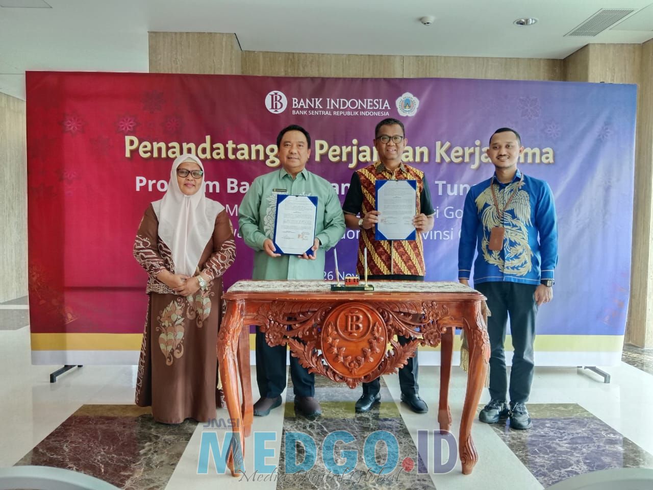 Bank Indoonesia serahkan bantuan uang tunai kuliah