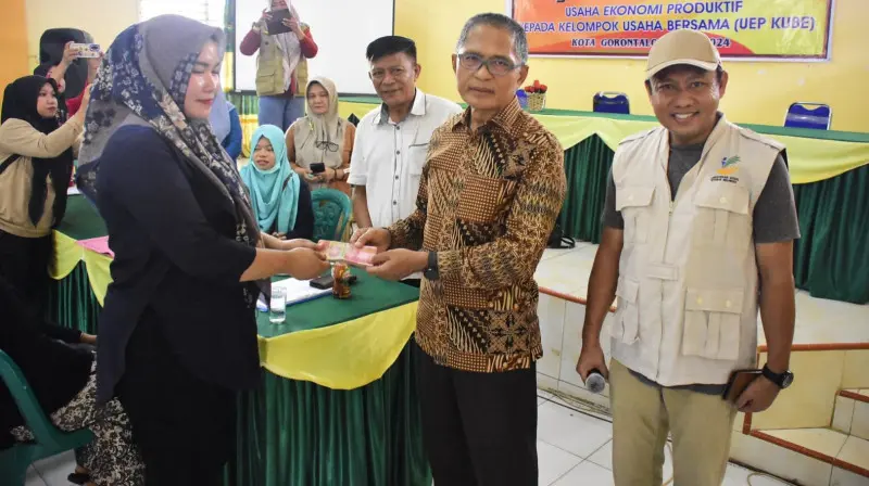 Menurut Ismail, program bantuan sosial (Bansos) UEP KUBE bertujuan untuk membantu permodalan bagi para pelaku usaha yang baru memiliki rintisan usaha untuk mengembangkan usaha, sehingga dapat meningkatkan pendapatan dan kesejahteraan sosial keluarga hingga akhirnya berdampak pada pertumbuhan ekonomi Kota Gorontalo.