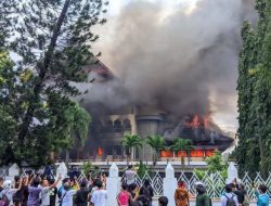 Gedung DPRD NTB Dibakar Massa, Asap Tebal Selimuti Lokasi