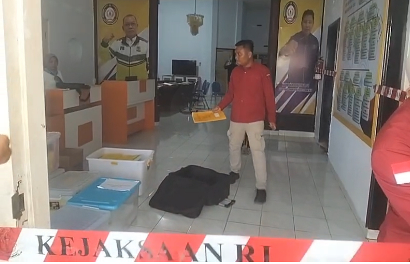 Usut Dugaan Korupsi Dana Hibah 25 Milyar, Kejati Gorontalo Geledah Kantor KONI