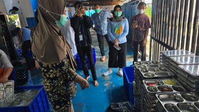 Wagub Idah Syahidah Sidak Dapur MBG, Tekankan Kebersihan Ompreng dan Higiene