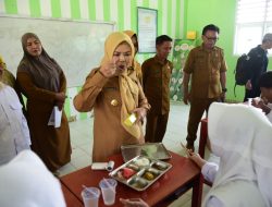 Pastikan Standar Gizi Terpenuhi, Wagub Gorontalo Pantau Langsung MBG di SMA Negeri 1 Buntulia