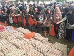 Seribu Paket Ludes, Warga Padati Lokasi Pasar Murah di Bone Bolango