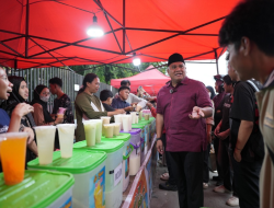 Rektor UNG Borong Takjil, Perkuat Kebersamaan dan Dukung UMKM Kampus