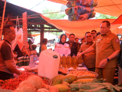 Gubernur Gusnar Tinjau Pasar, Sembako Aman hingga Idulfitri 1447 H