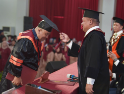 Wisuda ke-60 UNG, Rektor Eduart Wolok Ingatkan Pentingnya Integritas Lulusan
