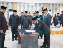 Lantik Duo Entengo, Pesan Gusnar Ismail : Kominfotik dan Kesbangpol Jadi Garda Terdepan Respons Dinamika Sosial