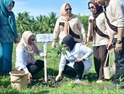 TP PKK Tanam 200 Pohon Buah, Dukung Program Pohuwato SIAAP