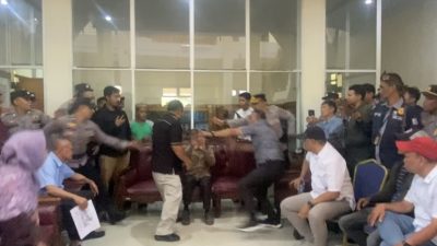 Aksi Yaphara Pendukung Walikota Gorontalo, Dikantor Pelestarian Cagar Budaya Berakhir Ricuh
