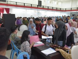 KIP Kuliah Disalurkan, 1.613 Mahasiswa Baru UNG Terima Buku Tabungan dan ATM