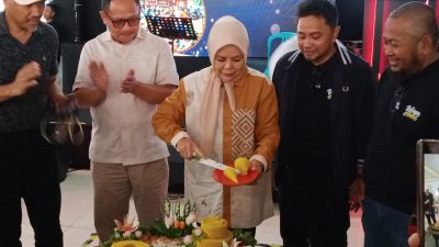 Potong Tumpeng Sewindu Warga Amal, Idah Syahidah Sebut Komunitas Ini Bukan Sekadar Warkop
