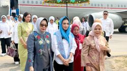 Selvi Ananda Disambut Adat Mopotilolo Saat Tiba di Gorontalo