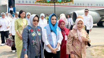 Selvi Ananda Disambut Adat Mopotilolo Saat Tiba di Gorontalo